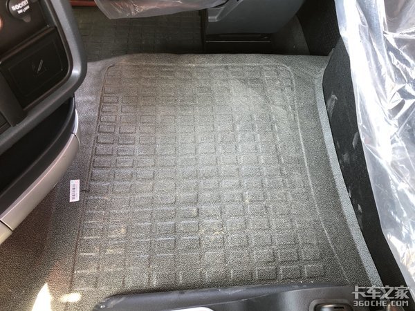 干线零担普货专用车型 HOWO T7H 460 8x4载货车