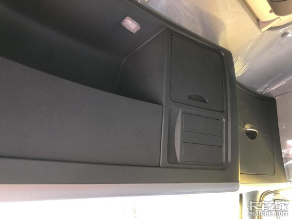 干线零担普货专用车型 HOWO T7H 460 8x4载货车