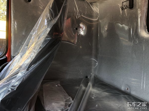 干线零担普货专用车型 HOWO T7H 460 8x4载货车