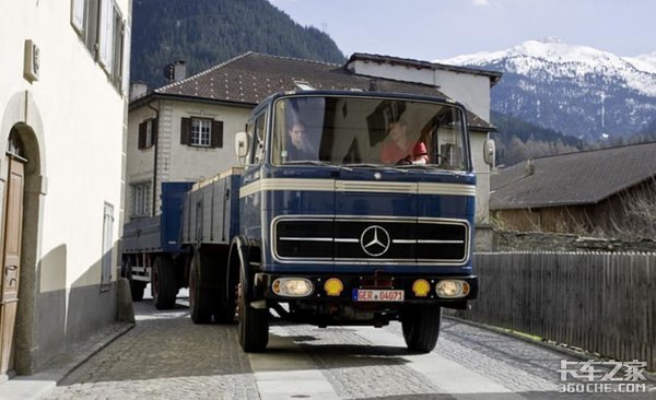 感受德系卡车的魅力！ 戴姆勒-奔驰卡车产品发展历史