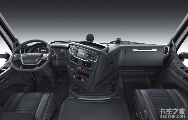 锋芒毕露？ 依维柯 S-WAY牵引车改款 多种配置可选