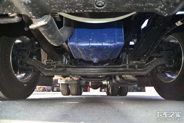 散装水泥运输：当红小生解放JH6质惠版自重更轻