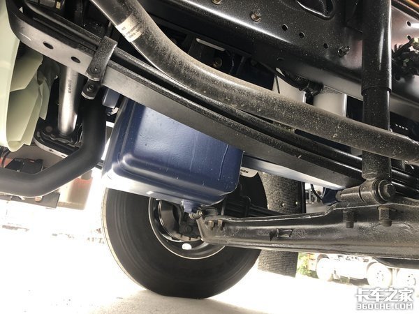 散装水泥运输：当红小生解放JH6质惠版自重更轻