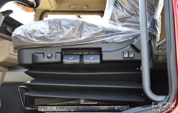 散装水泥运输：当红小生解放JH6质惠版自重更轻