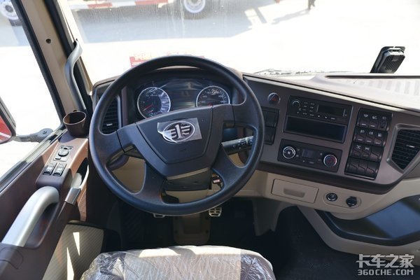 散装水泥运输：当红小生解放JH6质惠版自重更轻