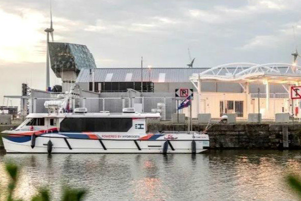 康明斯电解槽为首个绿氢加氢站提供动力