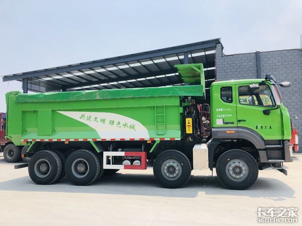 短轴距底盘 自重15.5吨 中国重汽豪瀚N7W自卸车实力不俗