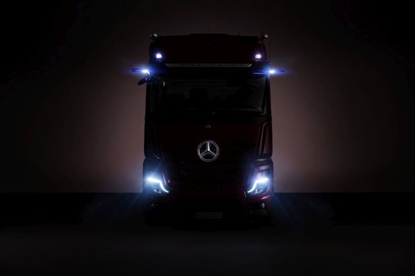 更高配置更豪华的Actros L来了!这款奔驰谁不喜欢?