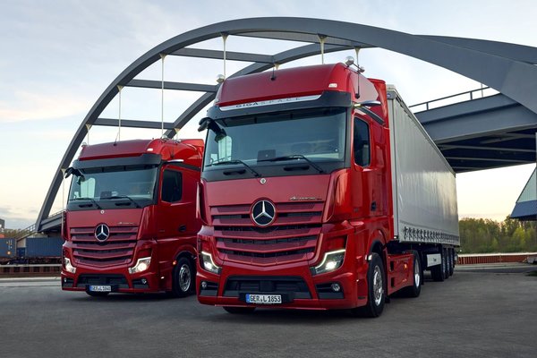 更高配置更豪华的Actros L来了!这款奔驰谁不喜欢?