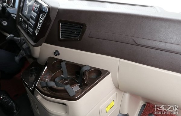 散户车主在路上的“家” 青汽生活舱