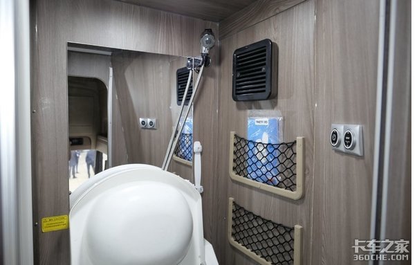 散户车主在路上的“家” 青汽生活舱