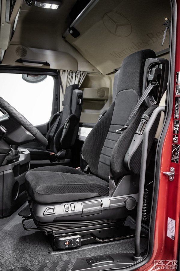 舒适、安全再升级 奔驰发布全新ACTROS-L系列车型