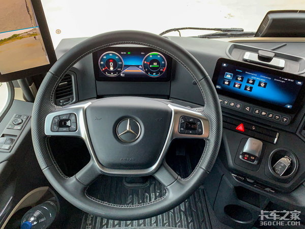 舒适、安全再升级 奔驰发布全新ACTROS-L系列车型