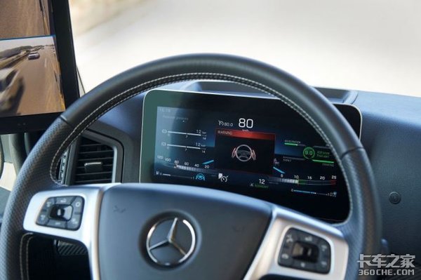 舒适、安全再升级 奔驰发布全新ACTROS-L系列车型