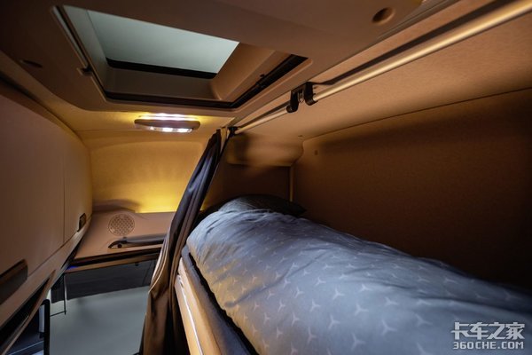 舒适、安全再升级 奔驰发布全新ACTROS-L系列车型