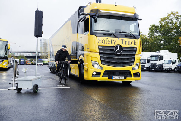 舒适、安全再升级 奔驰发布全新ACTROS-L系列车型