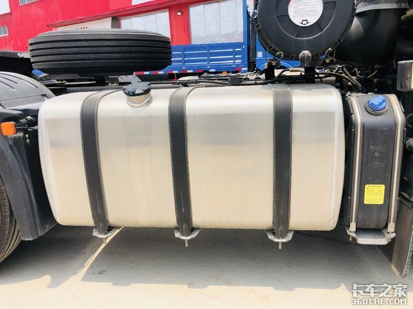 钢材运输怎么选车 国六400马力德龙新M3000咋样