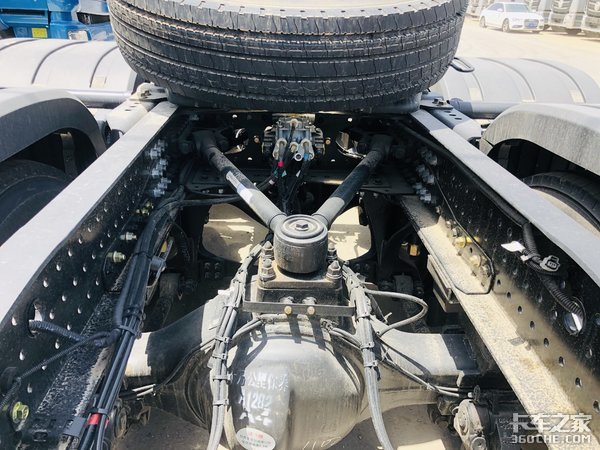 国六福康470动力 拓宽式卧铺很贴心 欧曼GTL配货很实用