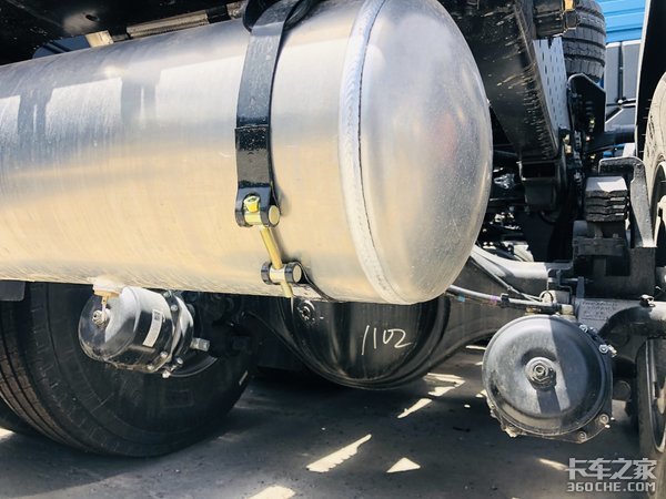 国六福康470动力 拓宽式卧铺很贴心 欧曼GTL配货很实用