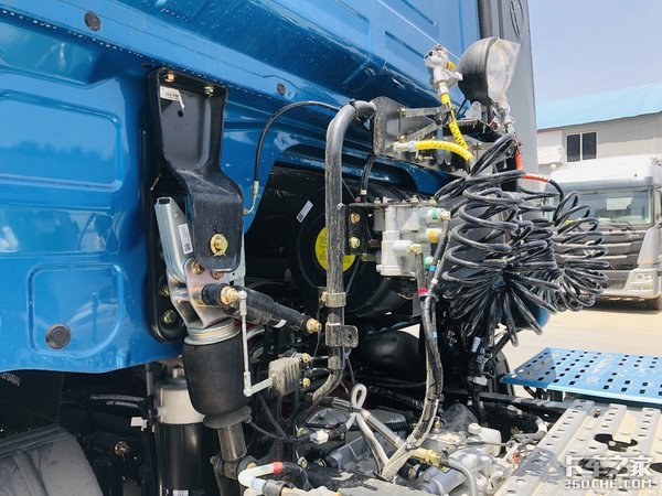 国六福康470动力 拓宽式卧铺很贴心 欧曼GTL配货很实用