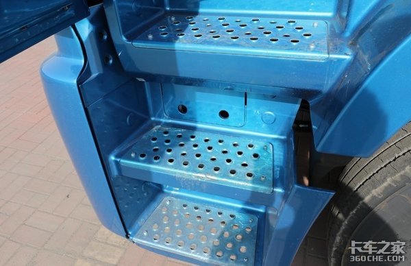 国六福康470动力 拓宽式卧铺很贴心 欧曼GTL配货很实用