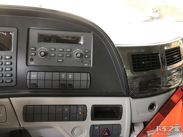 国六福康470动力 拓宽式卧铺很贴心 欧曼GTL配货很实用