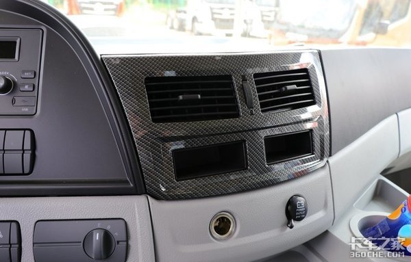 国六福康470动力 拓宽式卧铺很贴心 欧曼GTL配货很实用