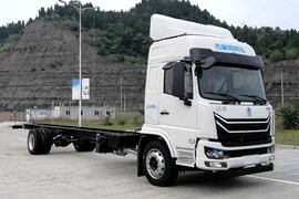 吉利也造6米8了 搭载玉柴国六新发动机