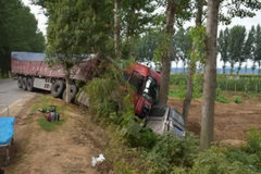 ��4��2�ˣ���������򳬳����ͳ���ײ