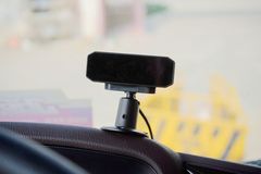 ���װ��ر��շ� ��ЩǮ������˭����?