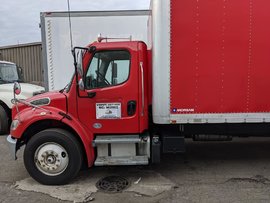 单排卡车长途行驶休息难 外国改装厂把卧铺放进车厢里