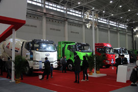 首届武汉商用车展开幕