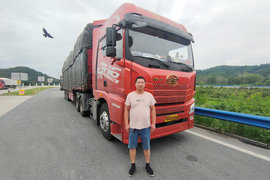 火海中施援手 遇车祸挺身相救 河北英雄卡友王洪山值得点赞