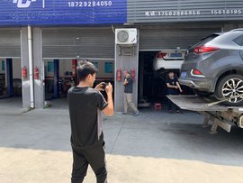 清障车司机的运营生活你了解吗?全天候待命 月入5千还是固定工资!