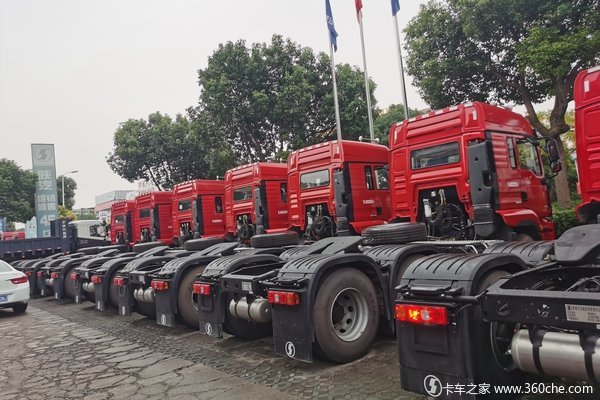 卡车晚报：8月重卡仅售5.1万 跌逾六成