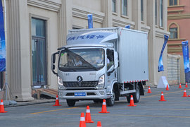 搭载WP2.5动力+AMT汉德桥 还有气囊座椅双大屏 陕汽轻卡K5000重磅上市