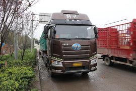 单人跑长途运输 卡友：没办法 为了养家糊口