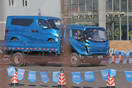 14万起售 新飞碟W7中卡上市 定位18-25吨级 “我是卡车人“北京站开赛