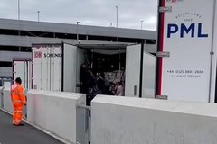 Ӣ��������һ�����ڷ���13���Ƿ�����