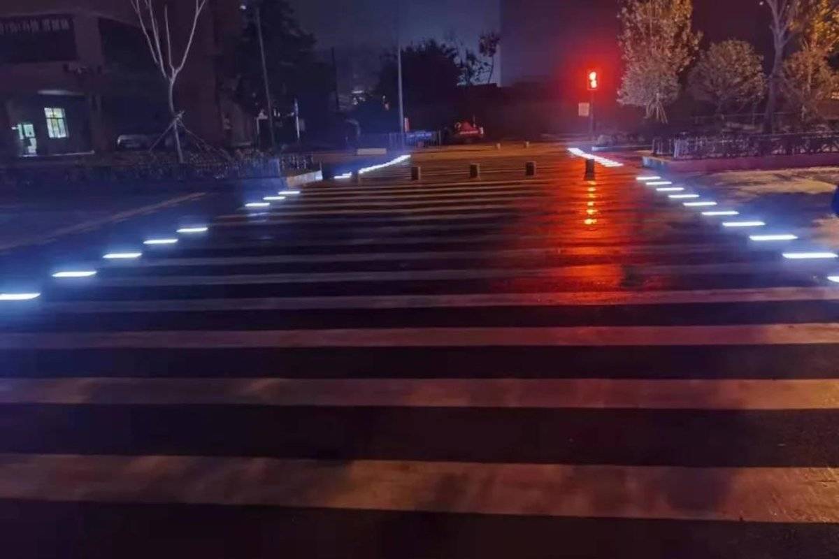 合肥惊现会发光的智慧斑马线 你见过吗