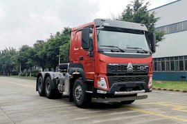 中国重汽新车高产 豪沃V7牵引车亮相工信部