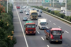 湖南高速：49�路段禁止中重型��超�
