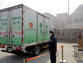 孩子们的好伙伴 送餐利器解放J6F电动轻卡