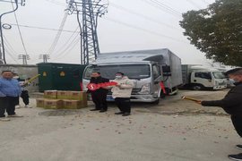 恭喜南京尚高客户韩总喜提陕汽德龙载货