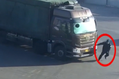 �������ڳ����ſڵ�ͷ �����ײ������