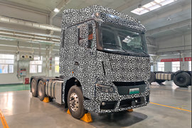 北奔重汽全新牵引车首次曝光 将配平地板驾驶室