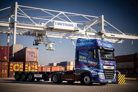 搭载150kW电机 达夫纯电动牵引车价值200万?