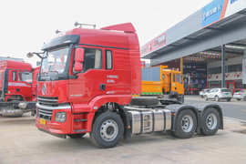 500马力自重低至7.9吨 6x4陕汽轩德翼3牵引车图解