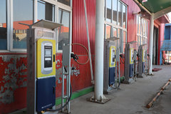 ����糵ʹ�õ��� ����Ϊ�ɱ���ܵͣ�