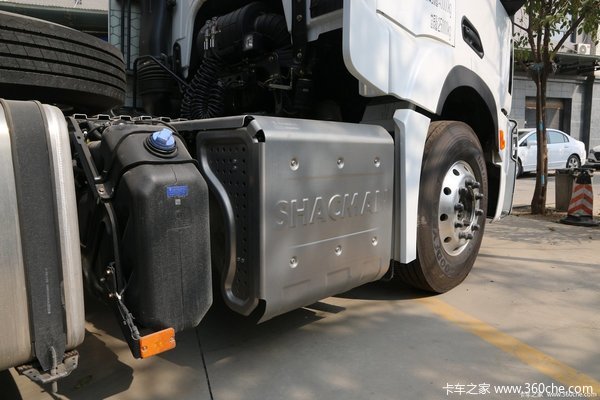 为什么没有右侧排气的卡车？答案：为保护行人 法规禁止！